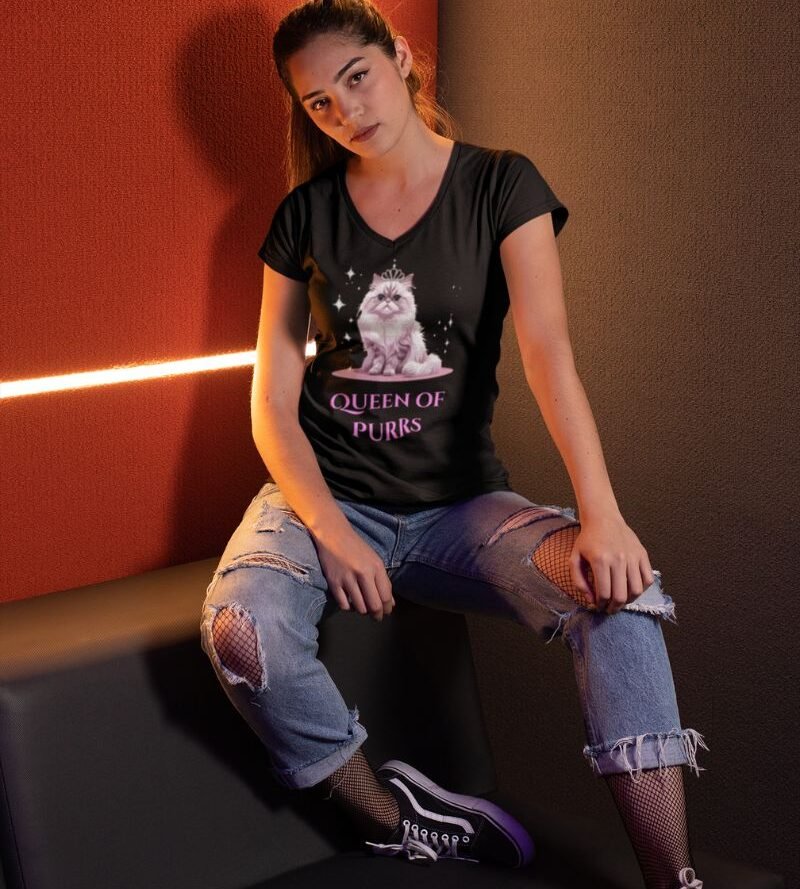 Queen of purrs - vneck- black Queen of Purrs